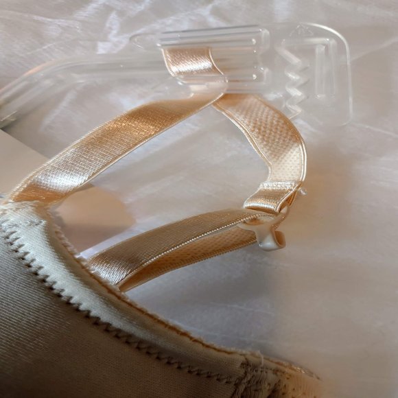 NEW Hanes Super Soft Girls Convertible Strap Bra Molded Underwire Size 30 NWT - Picture 3 of 7